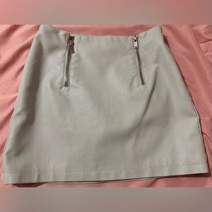 Stylish light green Skirt with Zipper Accents